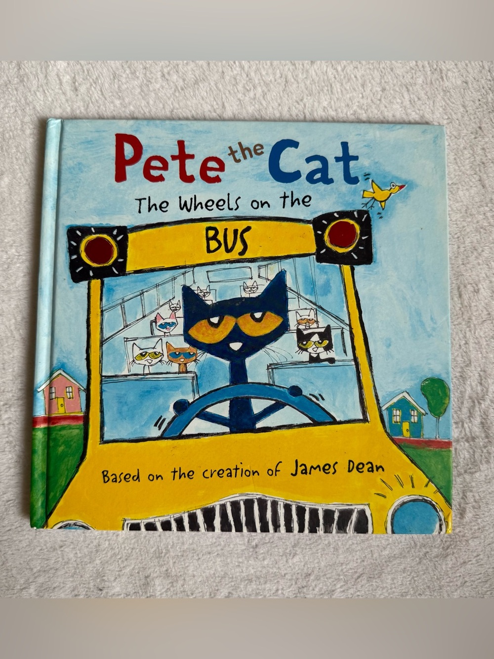Pete the Cat The Wheels on the Bus - Blue and Yellow Cat Book